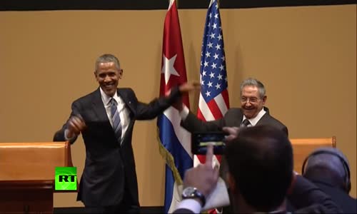 No hugs for Obama- Awkward moment with Castro at Havana presser.