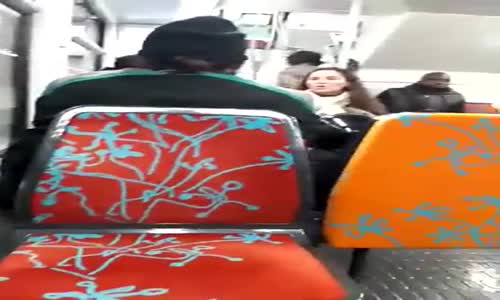 Elle agresse un homme en djellaba dans le RER_HIGH