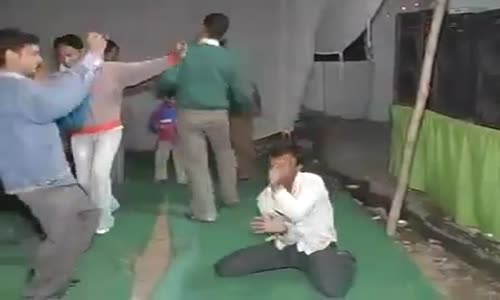 كيف يرقص الهندي عندما يعلم ان الفتيات تشاهده يتحول الى دراغون بول 