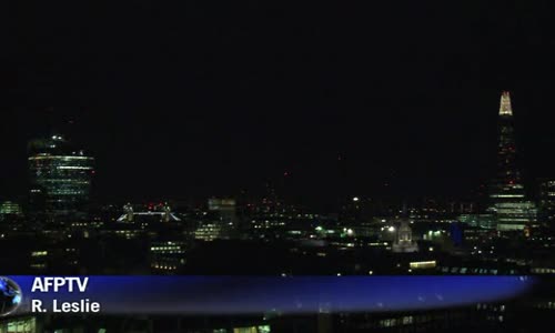 Spectacular lightning storm hits London