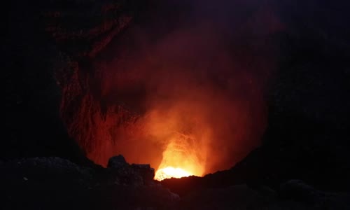Lava-loving tourists flock to active Nicaragua volcano 