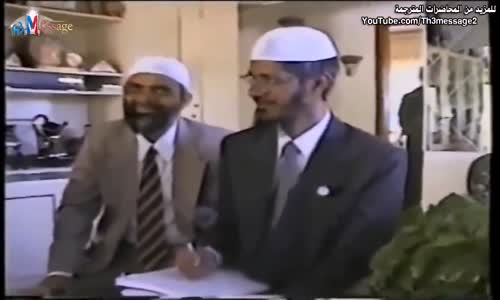 ‫الشيخ احمد ديدات و تلميذه د.ذاكر نائيك يشاهدان احدى مناظرات د.ذاكر Zakir Naik and Deedat‬‎