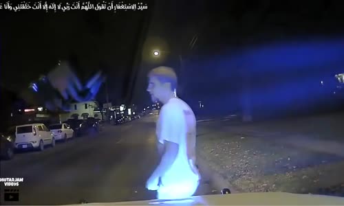 ‫رجل يطلب من شرطي إطلاق النار علية والشرطي نفذ طلبة (مترجم)‬‎