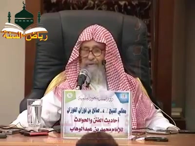 الكثير يستهزيء بلم كلمة  الزم بيتك   ولا يعلم أنها وصية الرسول صلى الله عليه وس