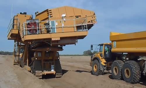 awesome earth mover machinery 