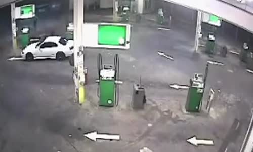 Driver jumps into moving car to stop thief 