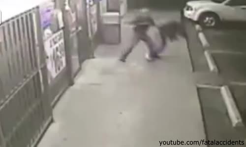 Shoplifter gets his Ass Kicked by Convenience Store Owner 