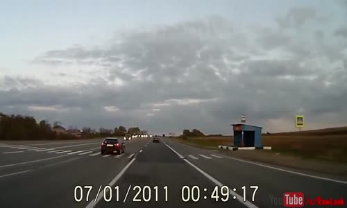 Lost trailer drifts into oncoming traffic 