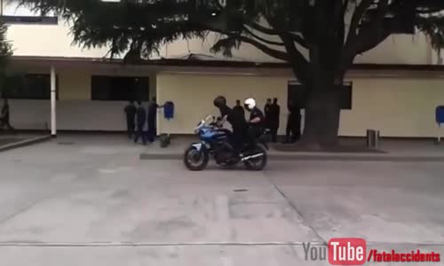 Police Bike Showoff Goes Wrong 