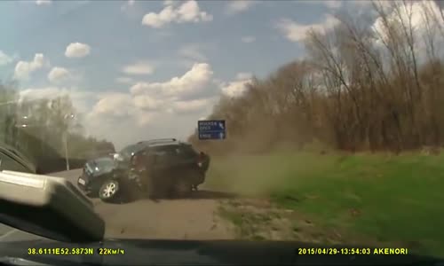 Car slowly drifts into oncoming lane 
