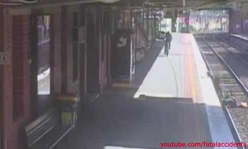 CCTV captures the moment when a toddler in pram plunge onto Melbourne train tracks 