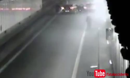 Impressive 200km_h accident during police chase 