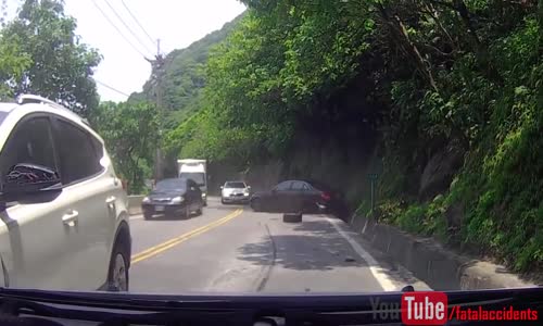 Blindly overtaking a bus on a curve 