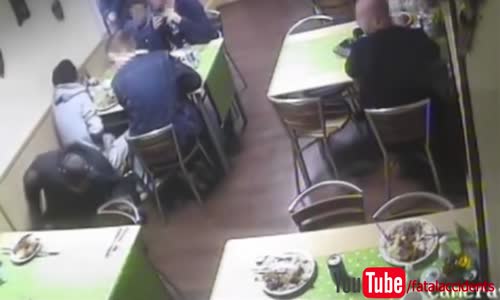 Sneaky diner releases rat in restaurant to get a free meal 