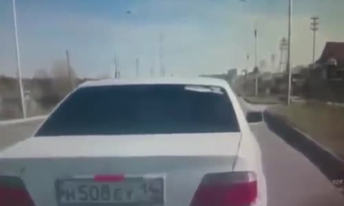 Instant karma for driver in Toyota Chaser 