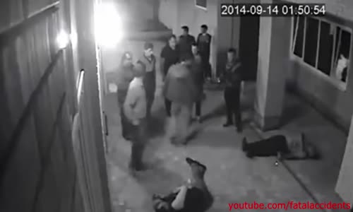 Guy drops 2 opponents with 2 punches 