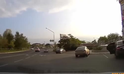 Four teens dash across the road ... three safely 