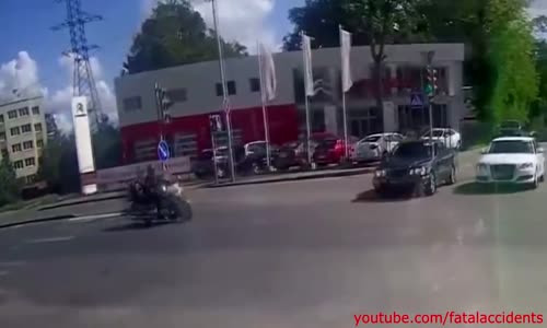 Crazy Motorcycle Accident Makes Rider Flip Onto Car 