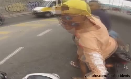 Thief Trying to Steal a Motorbike Gets Shot by Undercover Police 