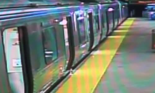 Man Robbed Tased & Pushed Onto Tracks 