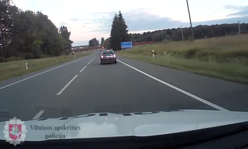 Police chase Audi 80 in Lithuania 