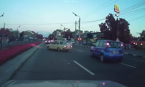 Idiot road rager gets instant karma 