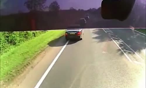 Truck driver falls asleep and smashes cars 