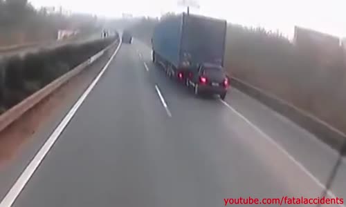 Porsche Cayenne dragged on road for miles after tailgating truck 