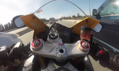 Speeding motorcyclist busted by own GoPro camera at 213 kmh_130mph 