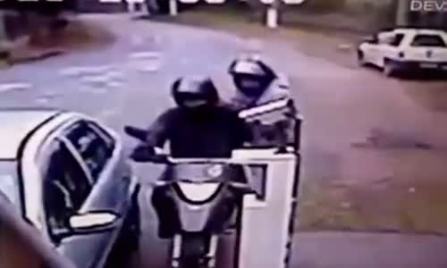 Brazilian bank robbers shot by off duty cop 