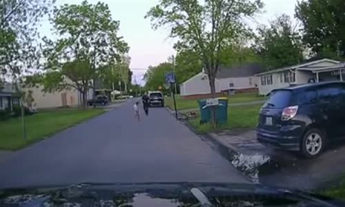 Cops Stop To Play Basketball With Child 