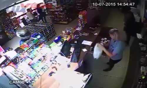 Brave customers takes care of thief who robbed gas station 