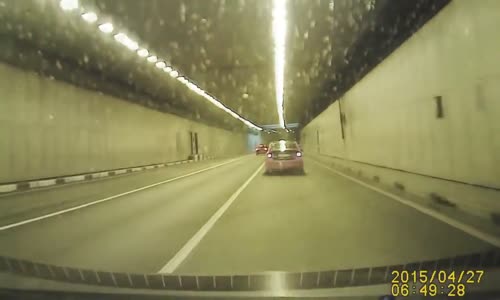 Idiot cammer in a tunnel 