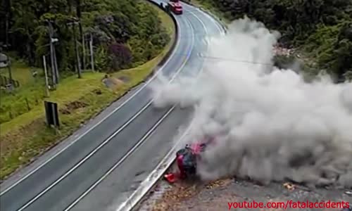 Trucks Fail to Negotiate Dangerous Bend in Road - Brazil 