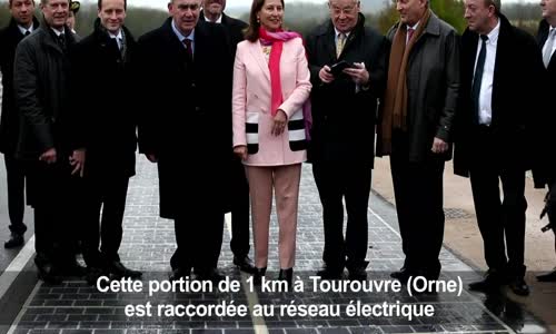 Ségolène Royal inaugure la première route solaire au monde