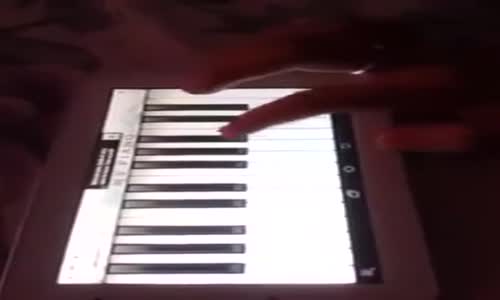 ‫العزف على بيانو الأيباد  piano apps‬‎ 