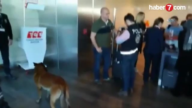 بالفيديو...تركيا ترد على النمسا بتفتيش مواطنيها بالكلاب في مطار أتاتورك