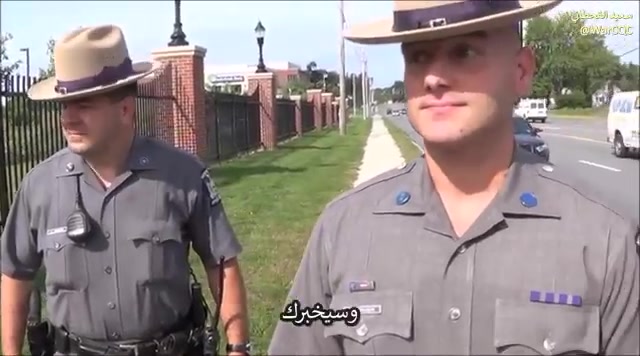 مواطن أمريكي يلقن شرطي درسا في القانون! درس في الوقوف على حقوقي
