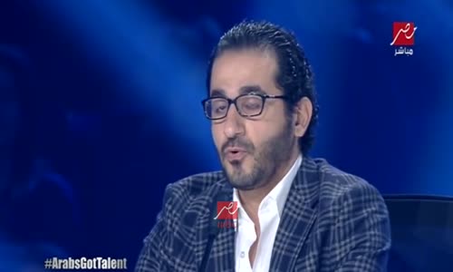 شاهد قبل الحذف سبب بكاء احمد حلمي في برنامج مواهب العرب ..