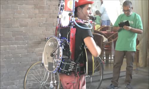 One-Man Band Sings "Volare" Street Performer