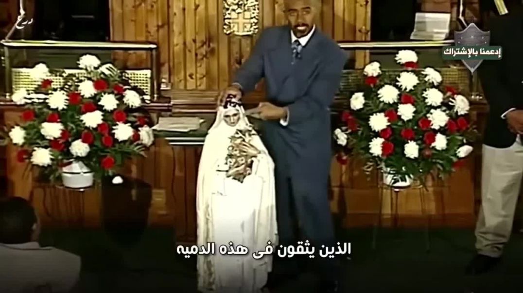 قسيس أمريكي يحطم اصنام في الكنسية و يفعل بهما مثل ما فعل خليل الله إبراهيم