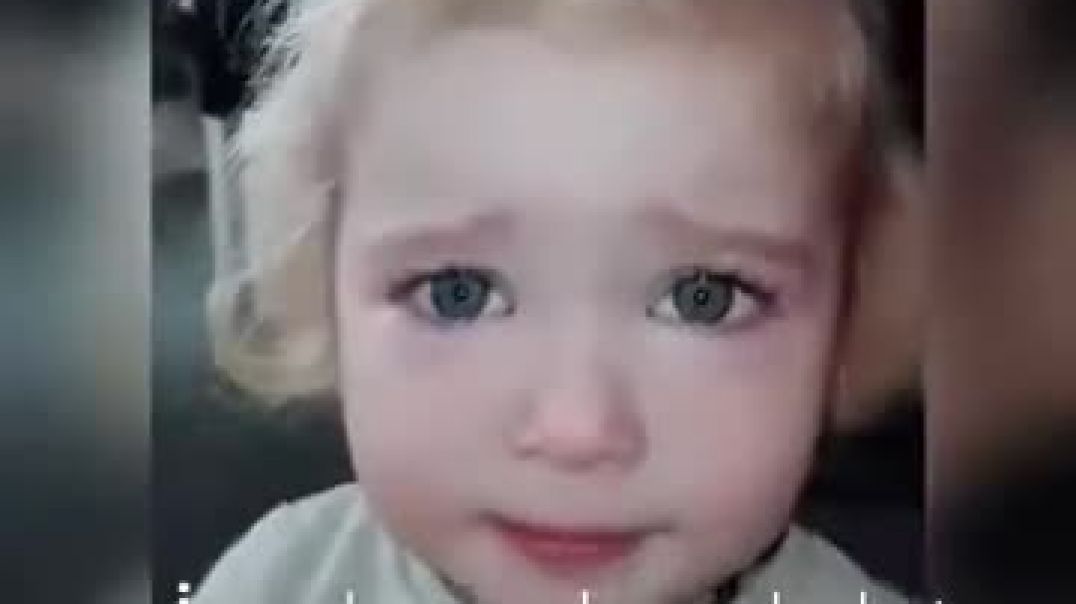 طفلة جميلة تبكي